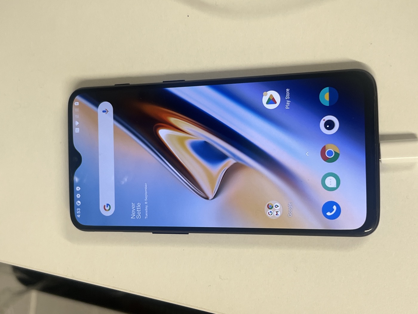 The OnePlus 6T on its Android home screen before anything was touched